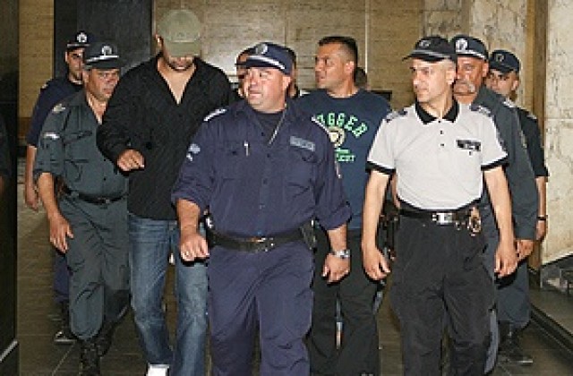 Петимата задържани в събота за контрабанда остават в ареста