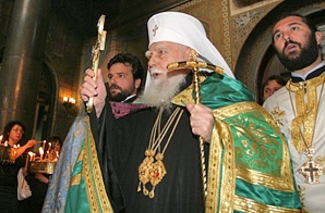 Църквата почита Христовите апостоли Петър и Павел