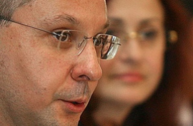 Станишев предложил Овчаров и Петков да останат в ИБ на БСП