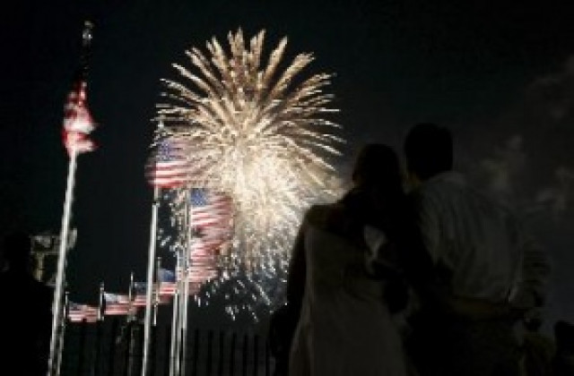 Стотици хиляди наблюдаваха фойерверките във Вашингтон в чест на 4 юли