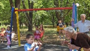 Нова детска площадка в Парка на младежта