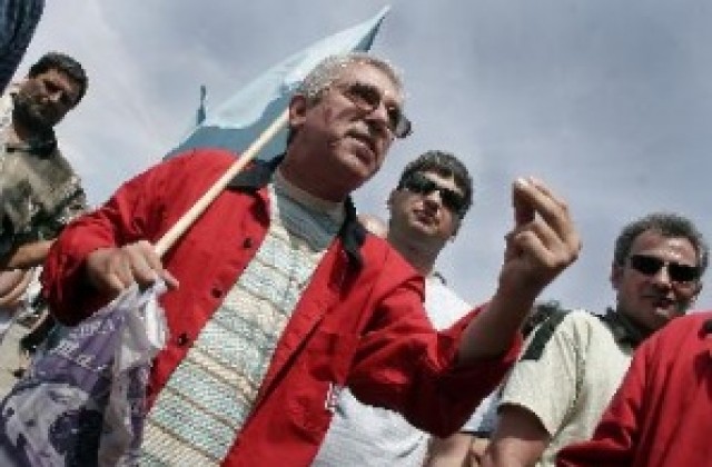 Протестиращи от „Лукойл Нефтохим” блокираха изхода на Бургас