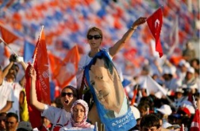 Изборите в Турция - игра на дама