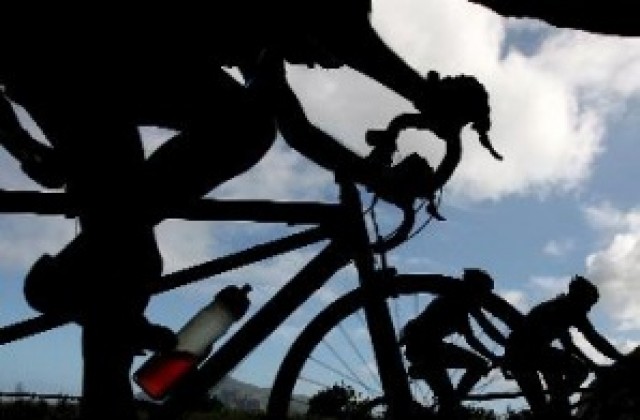 Датски министър кара колело от Копенхаген до Париж благотворително