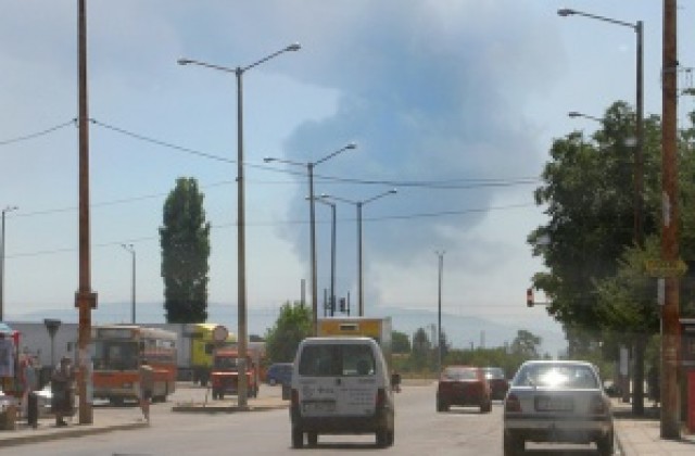 Екип на Гражданска защита замерва въздуха в Дружба 2