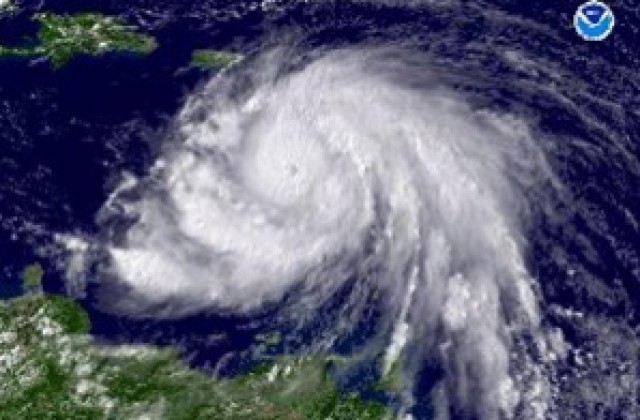 Масова евакуация на хора в Куба и Мексико заради урагана Дийн