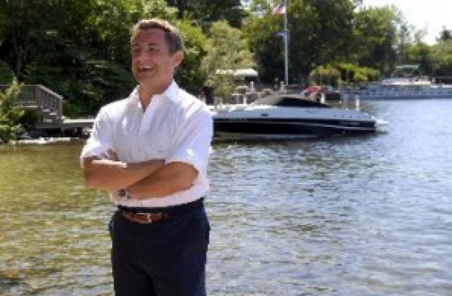 Как Саркози направи медиен удар с медиците