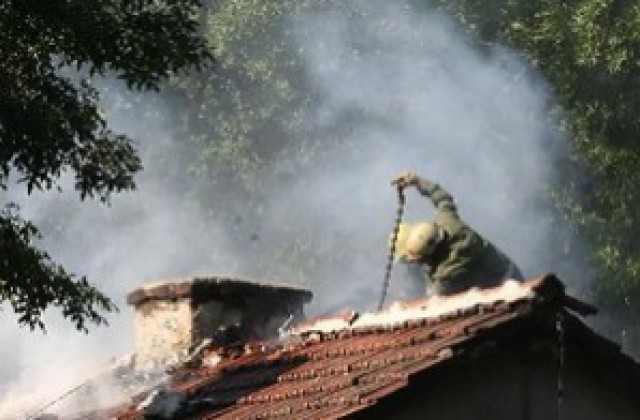 30 души са без покрив след огнената стихия в Тополовградско