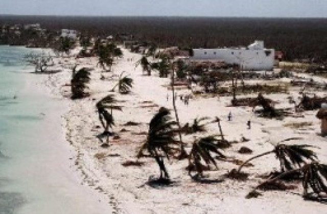 Щети за 500 млн. евро нанесе ураганът Дийн в Мартиника и Гваделупа
