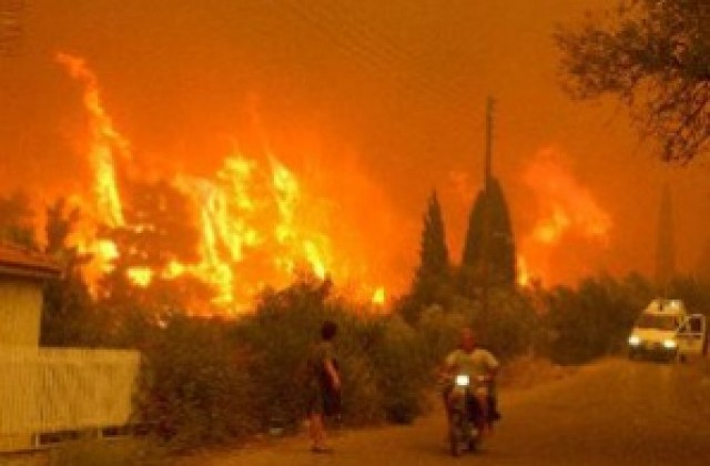 18 пожарникари от Благоевградско заминаха за Гърция