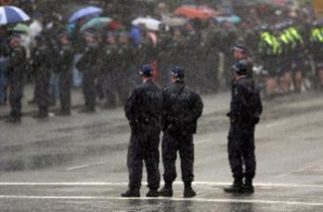 Дъждът провокира в Сидни сблъсък между полицията и демонстранти