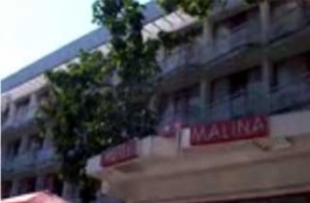 Срути се козирката на хотел Малина в Златни пясъци