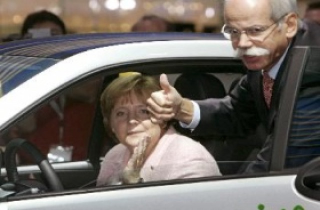 Меркел откри Международния автомобилен салон във Франкфурт