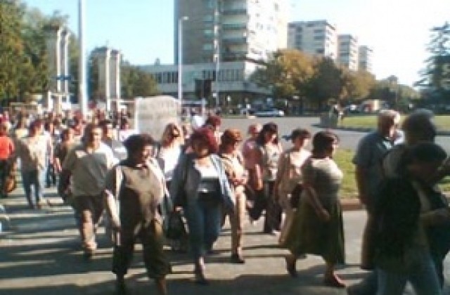Протестно шествие проведоха шуменските учители
