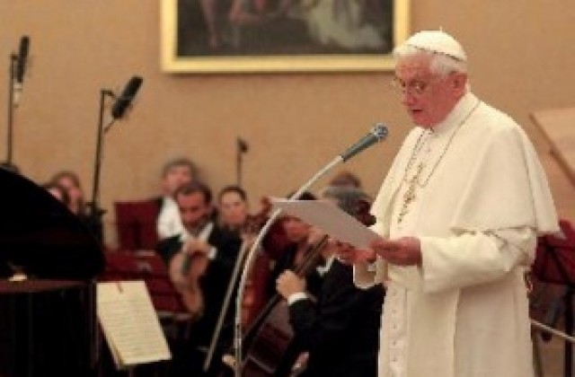Папата призова за мирно решение на кризата в Мианма