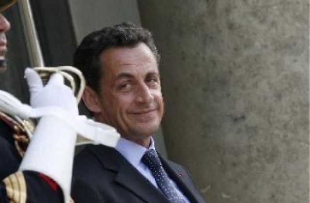 Верни ли са слуховете за раздяла в семейство Саркози?