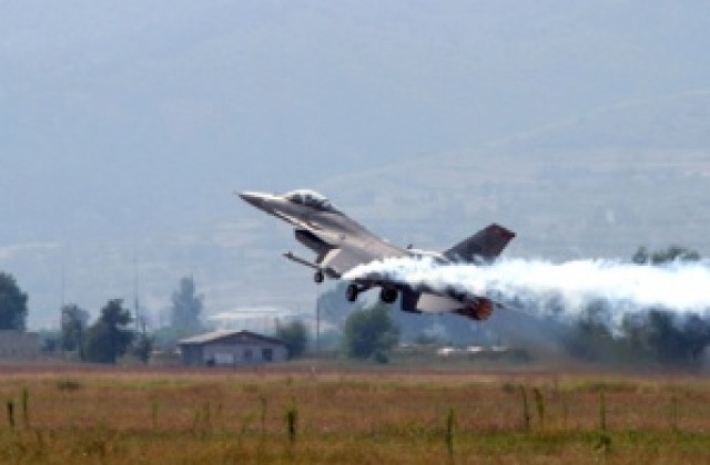 НАТО прехвърля в Граф Игнатиево самолети от база в Авиано