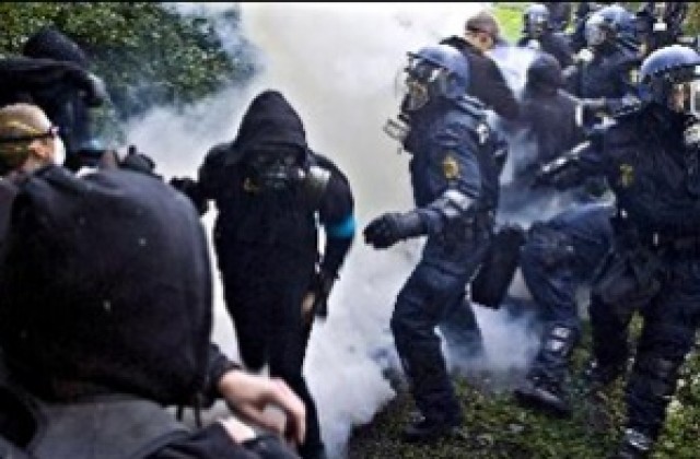Сблъсъци между полицаи и демонстранти в Берн и Копенхаген