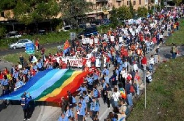 Десетки хиляди италианци изразиха солидарност с бирманския народ