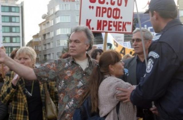 Водят се преговори за заплата в средното образование