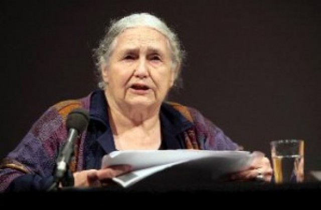 Дорис Лесинг взе Нобеловата награда за литература