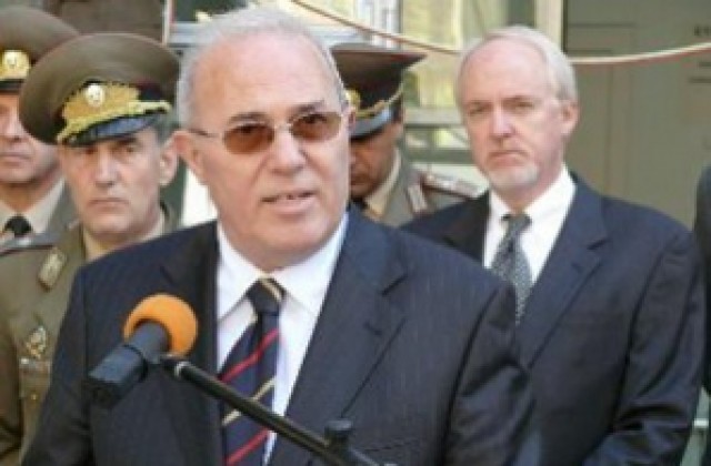 Информацията за съкращения в българската армия е спекулация