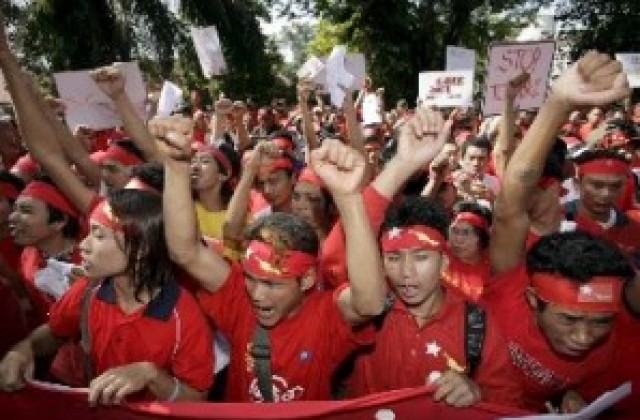 Продължават арестите на участници в протестите в Мианма