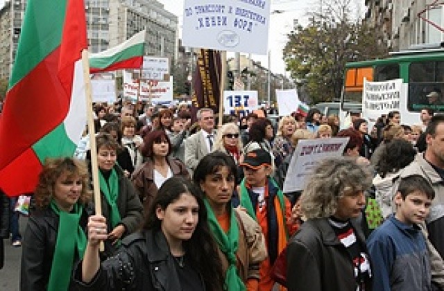Хиляди учители се събраха на протестен митинг в София