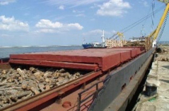 Станишев откри мобилен кран на бургаското пристанище