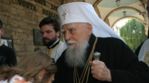 Патриарх Максим ще посрещна в Троянския манастир 93 я си