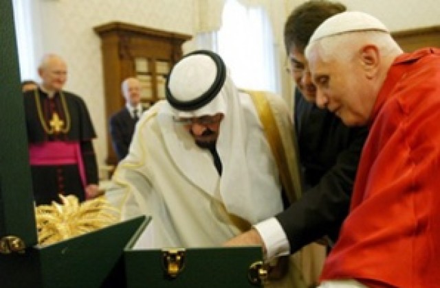 Първа среща между папата и саудитския крал Абдула