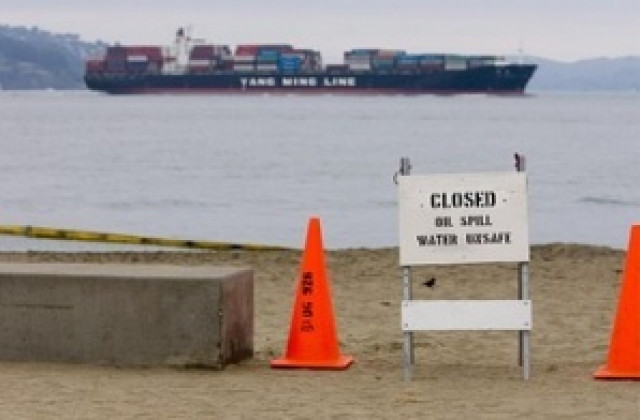 Шестима ранени при взрив на кораб на американските ВМС