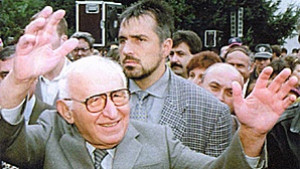 Откраднаха бюста на Тодор Живков от гроба му