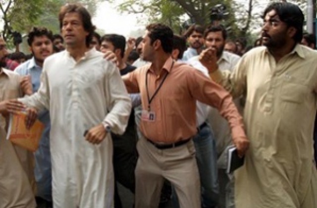 Пуснаха пакистанския опозиционер Имран Хан