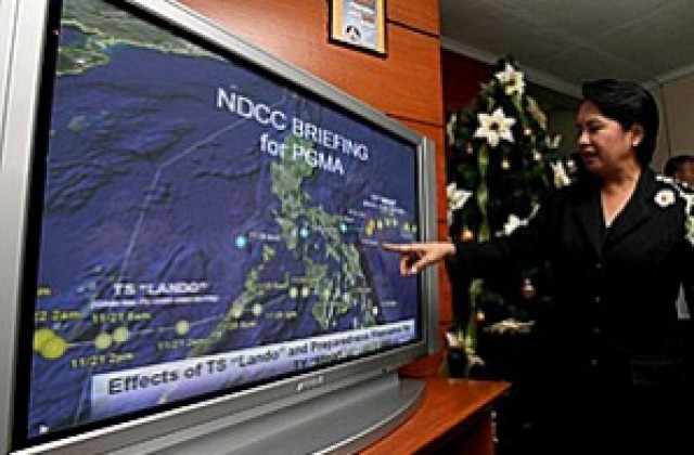 Мощен тайфун се насочва към Филипините