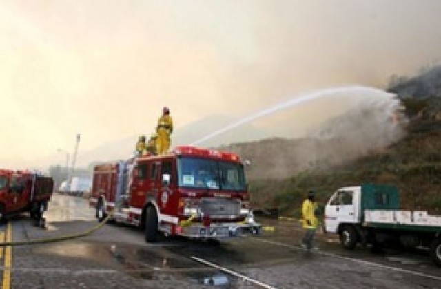 Огнената стихия край Малибу изпепели 35 луксозни къщи