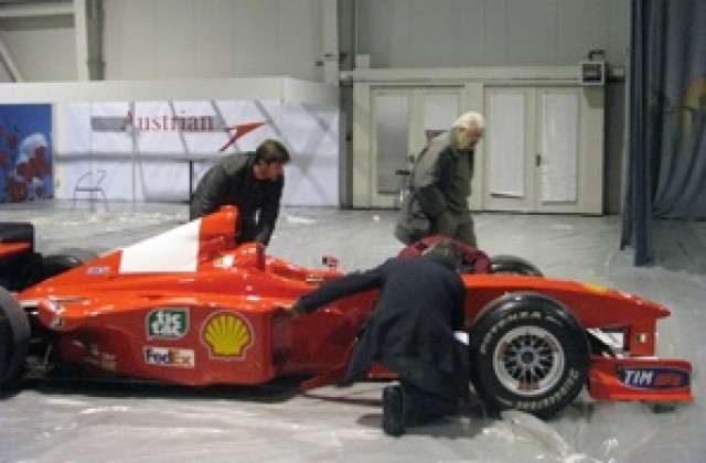 Ферарито, с което Шумахер стана шампион, на изложението Lux Only