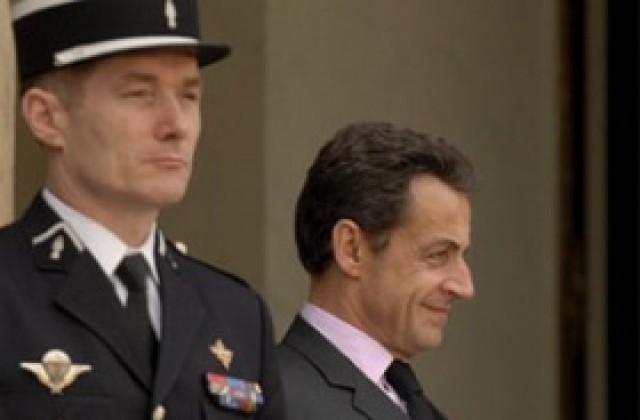 Саркози ще договаря сделки за $ 5 млрд. в Алжир