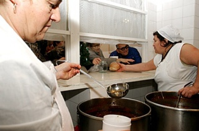 12 социални кухни заработиха в София