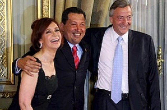 Първата избрана жена президент на Аржентина поема поста от съпруга си