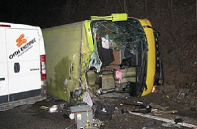 Стабилизирано е състоянието на шофьора, предизвикал катастрофа край Симитли