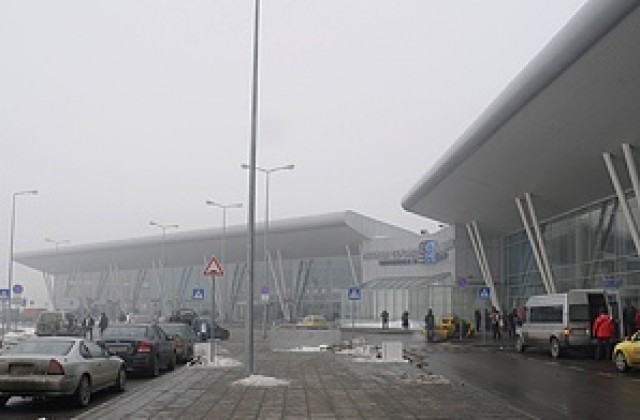 Мъглата създаде хаос на летищата в страната