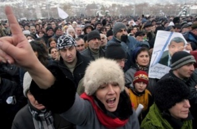 Над 50 000 грузинци на протест срещу Саакашвили