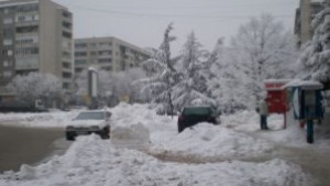 Общината се опомни започва почистването на тротоарите