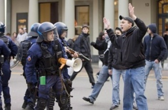 Сблъсъци между полицаи и демонстранти в Берн