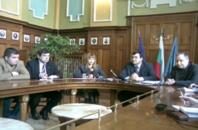 Италиански юристи подготвят договора за съвместната фирма с Милано