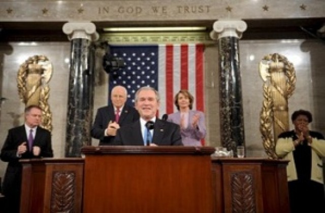 Американската икономика забавя темпа, призна Буш