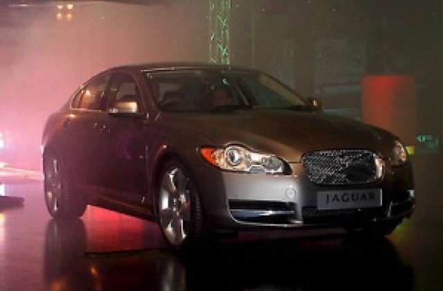 Jaguar предостави тест-драйва на седана FX на Тони Блеър