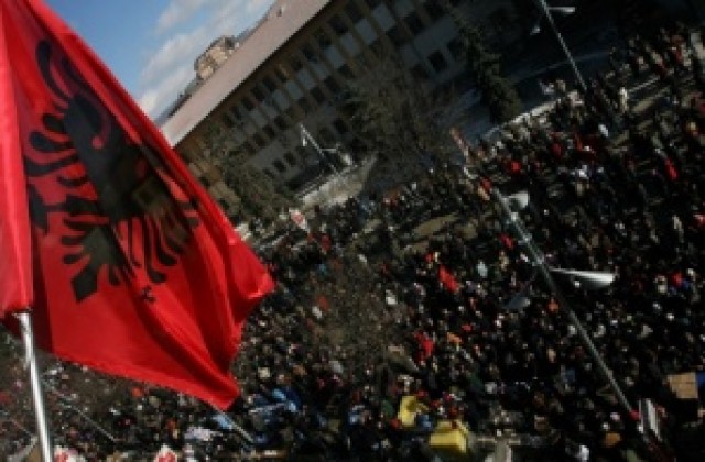 Ден след обявената независимост на Косово