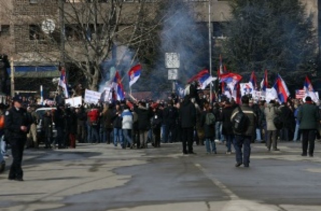 Хиляди етнически сърби протестирахa в Митровица